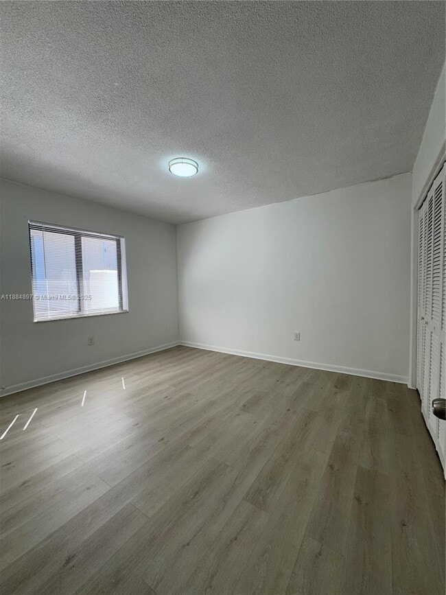 Building Photo - 3633 SW 5th Terrace