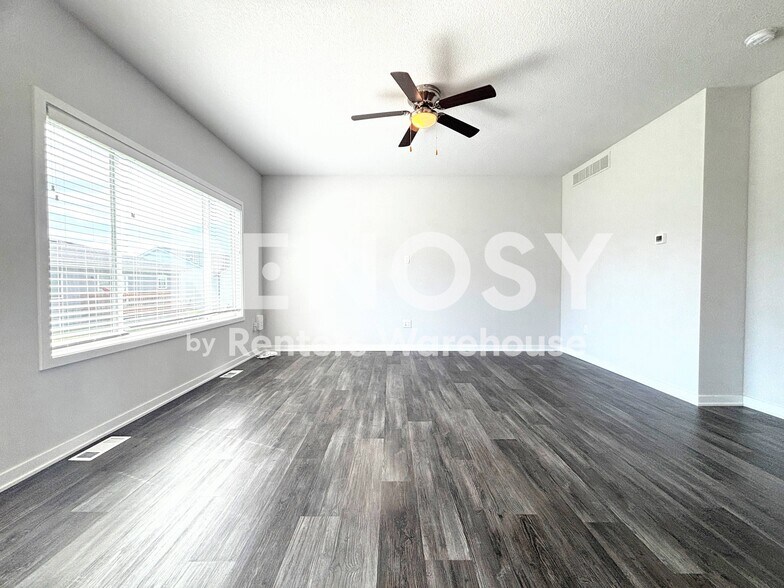 Building Photo - 16620 Oakwood Dr