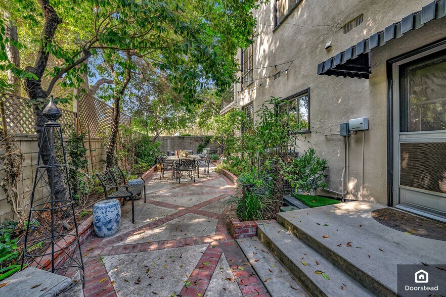 Building Photo - 535 S Orange Grove Blvd