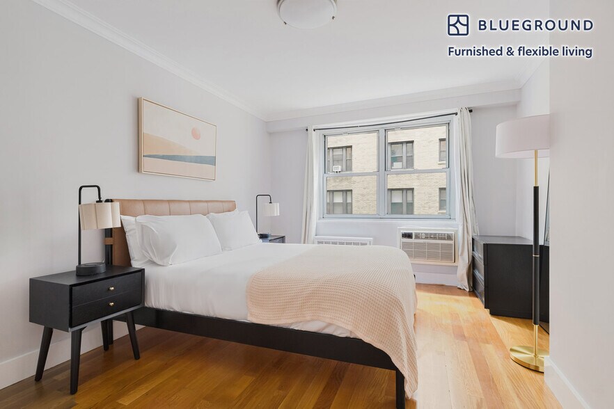 Building Photo - 50 W 97th St