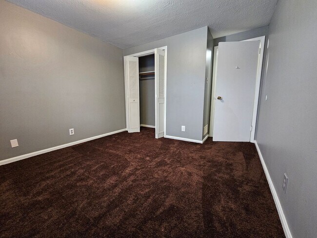 Building Photo - 3706 Noblitt Dr