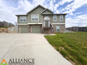 Building Photo - Newly Painted! Beautiful Home in Rock Creek School District!
