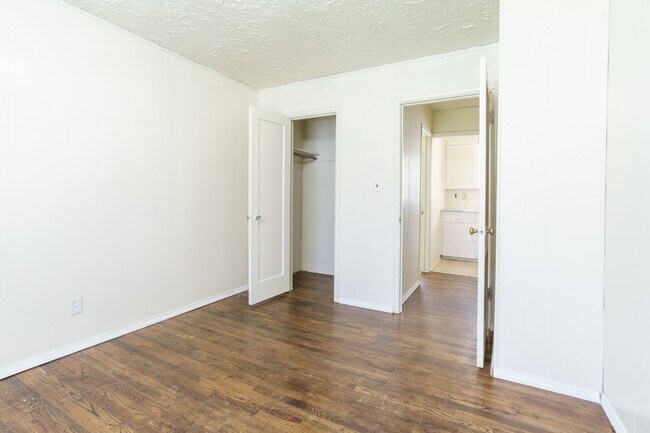 Building Photo - 918 S Hiram St