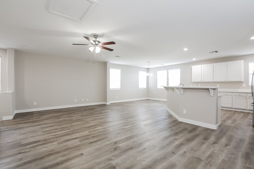 Building Photo - 6578 Holly River St