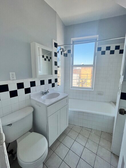 326 Summit Ave 402 - 333 Summit Ave
