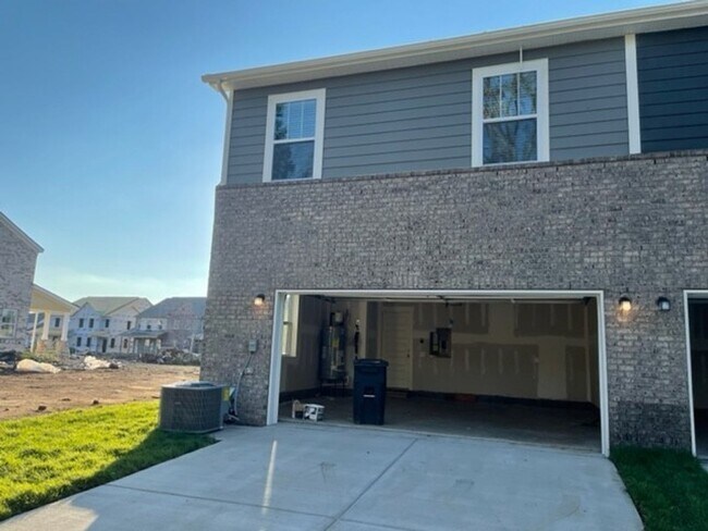 Building Photo - Stunner in Murfreesboro