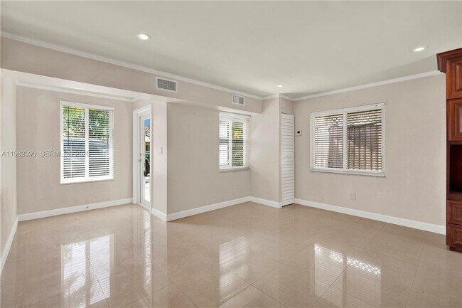 Building Photo - 5901 SW 45th St