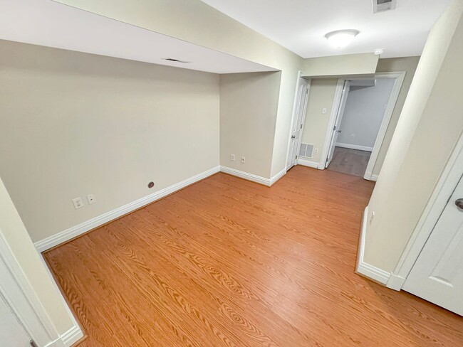 Building Photo - 5 Bedroom Home in VCU Area - Available for Spring 2026 Semester!