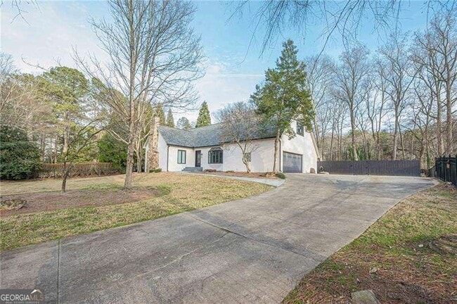 Building Photo - 4562 Columns Dr SE