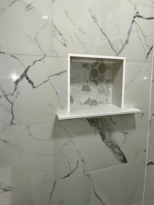 Building Photo - 364 River Dr