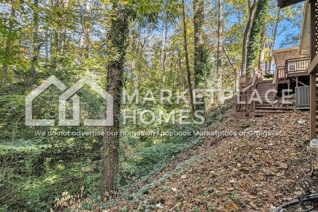 Building Photo - 2542 Melinda Dr NE