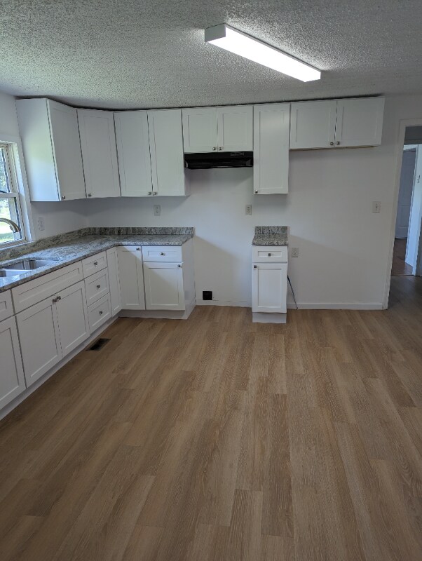 Building Photo - 608 N 10th St