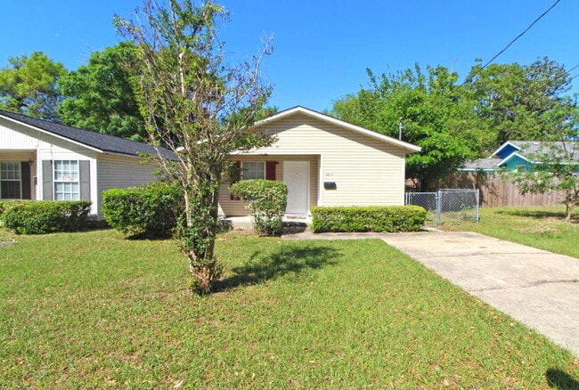 Building Photo - Updated 3BR/1BA Patio Home in Northeast Pensacola, Close to Downtown, Shopping, and Parks!