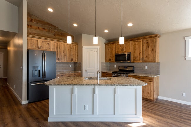 Building Photo - 2803 Tamarack St