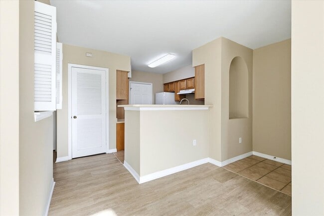 Building Photo - LIGHT, BRIGHT AND SPACIOUS 1 BEDROOM 1 BATHROOM 2ND FLOOR CONDO LOCATED IN THE HIGHLY SOUGHT AFTE...