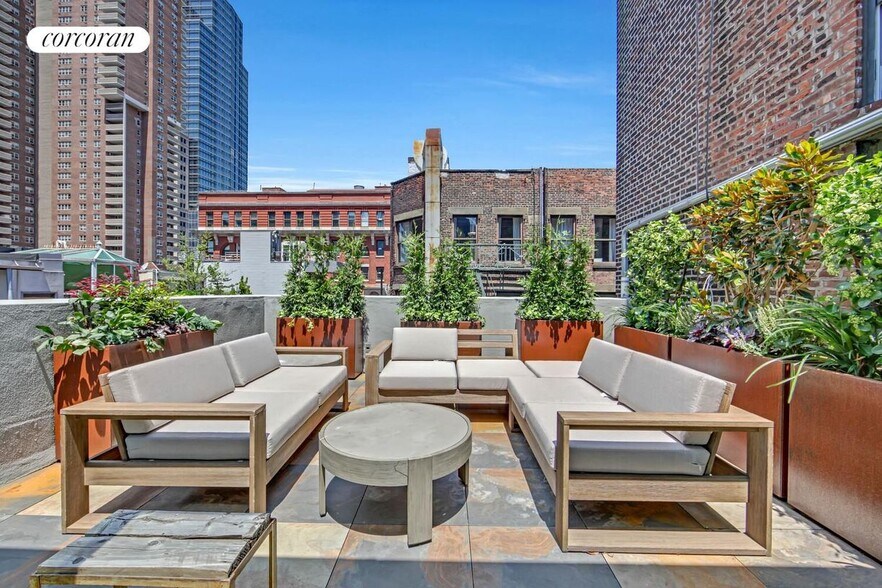 Building Photo - 18 Harrison St