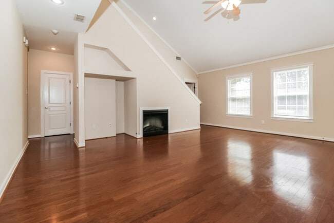 Building Photo - 107 Inverness Cove