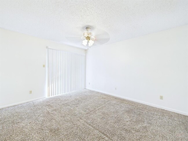 Building Photo - 8502 Lyndon Ln