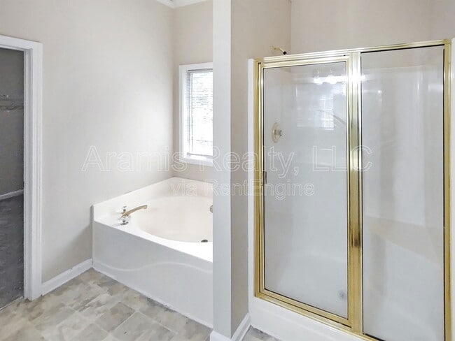 Building Photo - 553 Washington Dr