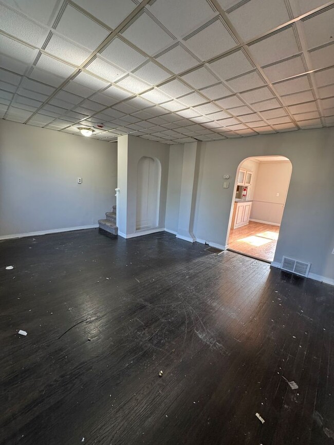 Building Photo - Spacious 3 Bedroom House with 1 bath for R...