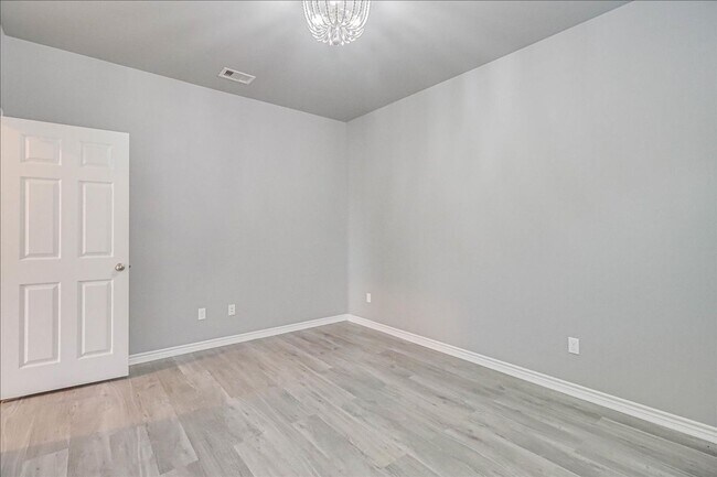 Building Photo - 2217 Ibis St