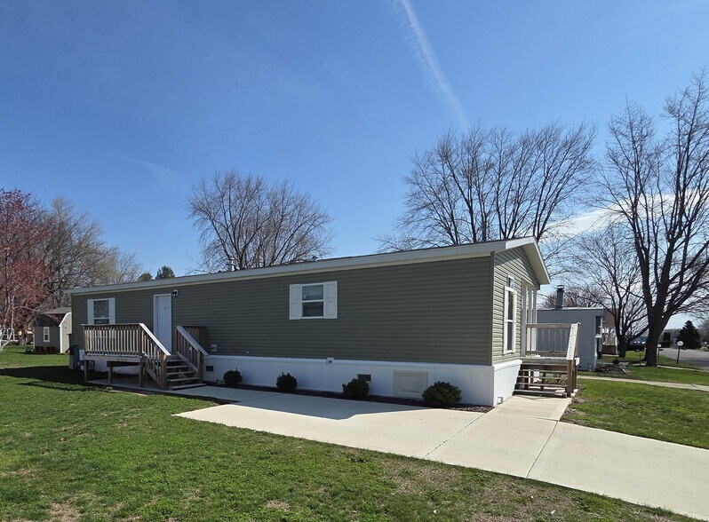 Building Photo - 55 Hickory Ln