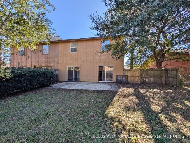 Building Photo - 11375 Fort Caroline Lakes Dr S