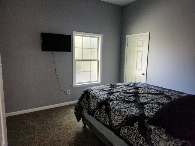 Building Photo - 1109 Windsor St SW