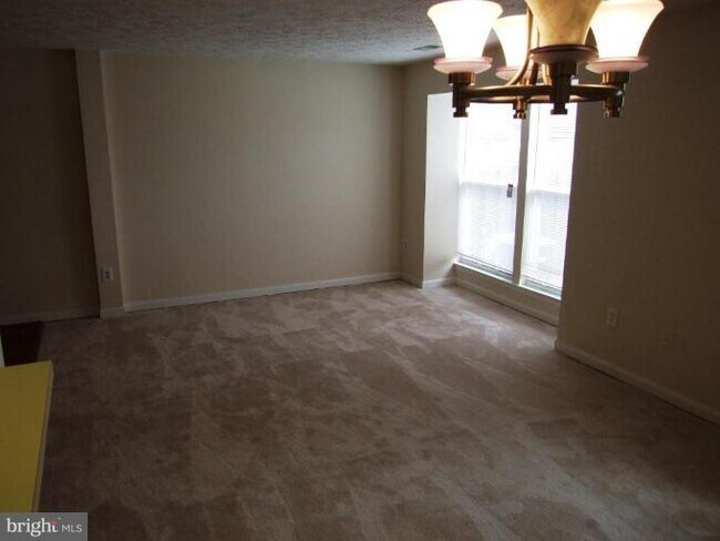 Building Photo - 411 Palmspring Dr