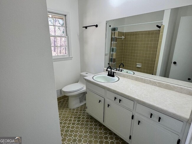 Building Photo - 501 Valleyview Dr