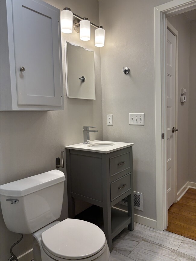 Building Photo - 157 Judd St