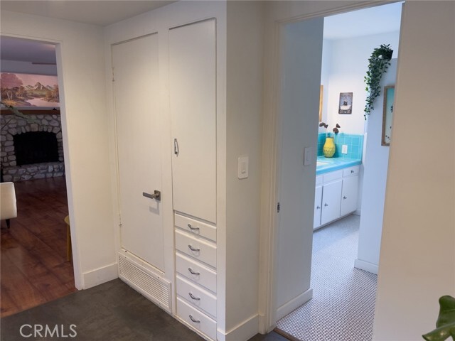 Building Photo - 462 Crestvale Dr