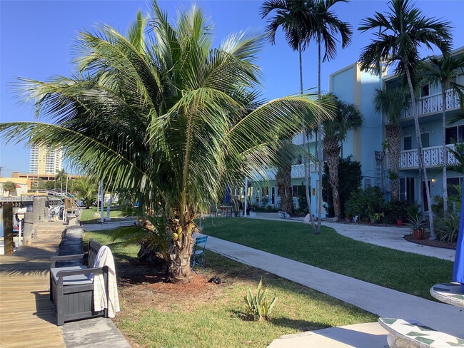 Building Photo - 455 Golden Isles Dr