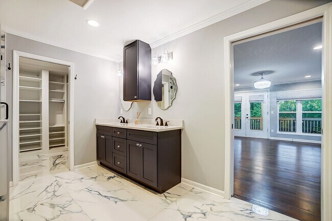 Building Photo - Beautiful Remodeled  Home in Historic Wilmore.