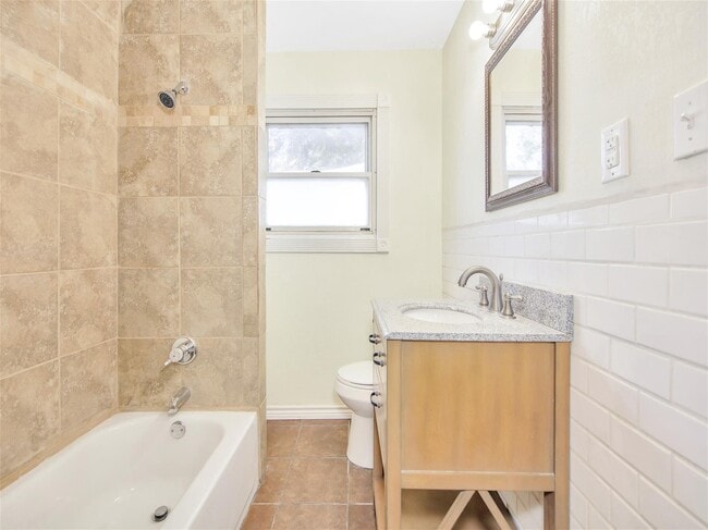 Building Photo - 703 E Adoue Ave