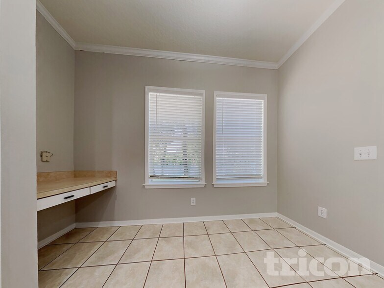 Building Photo - 1227 Gordon Oaks Dr