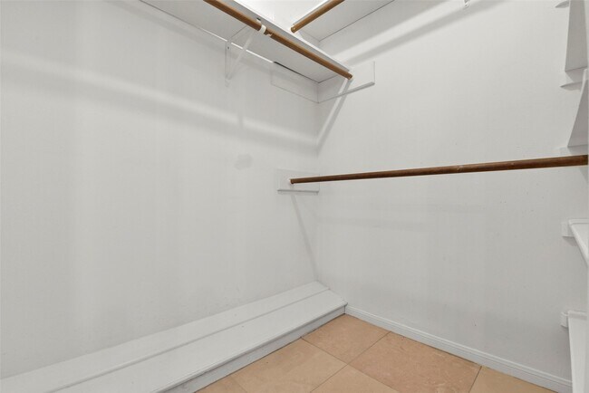 Building Photo - 3838 Glenheather Dr