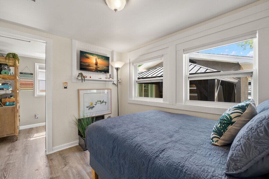 Building Photo - 3950 1st Ave N