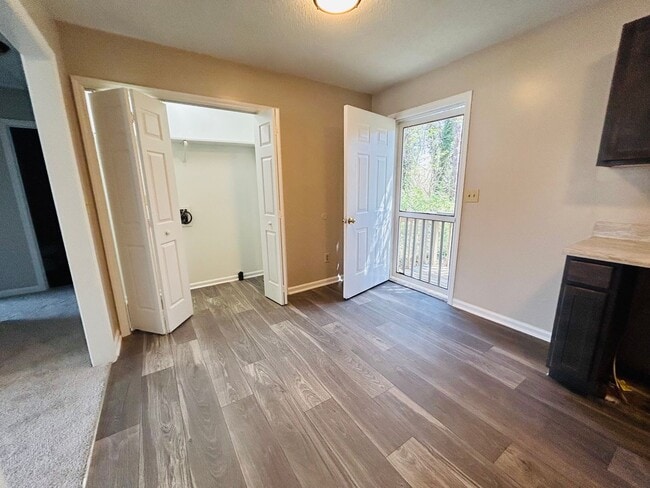 Building Photo - 404 A Poplar St