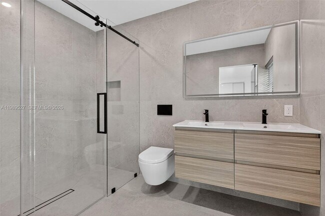 Building Photo - 607 Layne Blvd