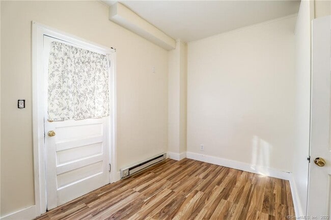 Building Photo - 24 Elm St