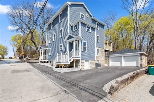 Building Photo - 22 James St