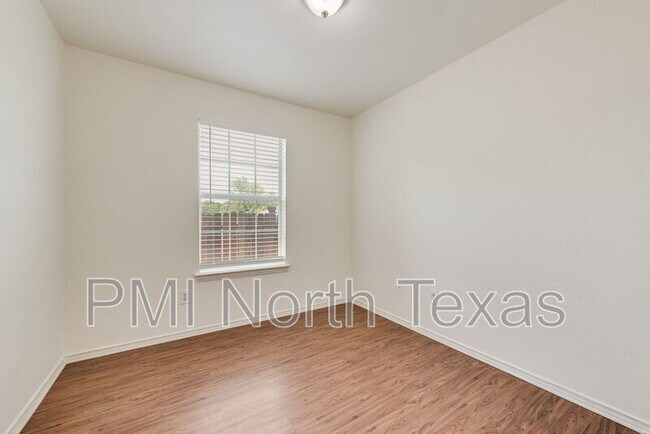 Building Photo - 3008 Prairie Ave