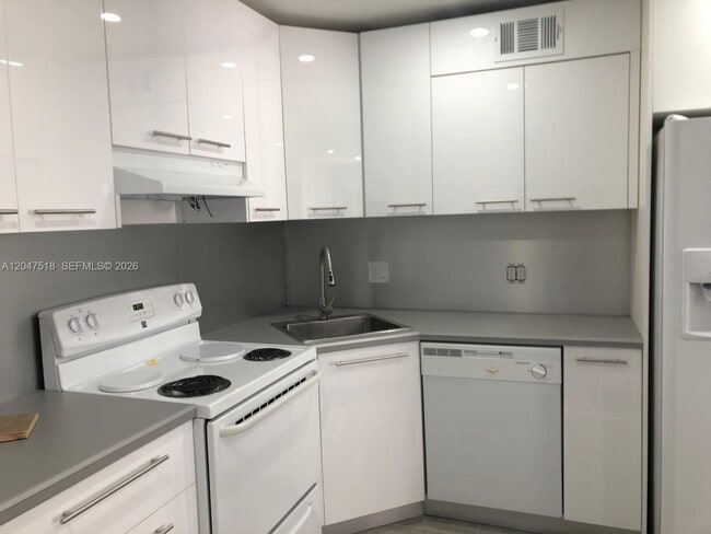 Building Photo - 3642 NE 171 St