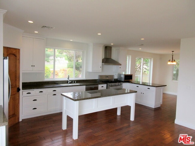 Building Photo - 7012 Birdview Ave