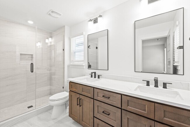 Building Photo - Move-in Ready Townhome in Westerly Hills