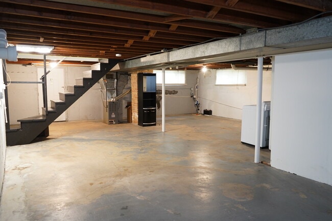 Building Photo - 8660 Frontage Rd