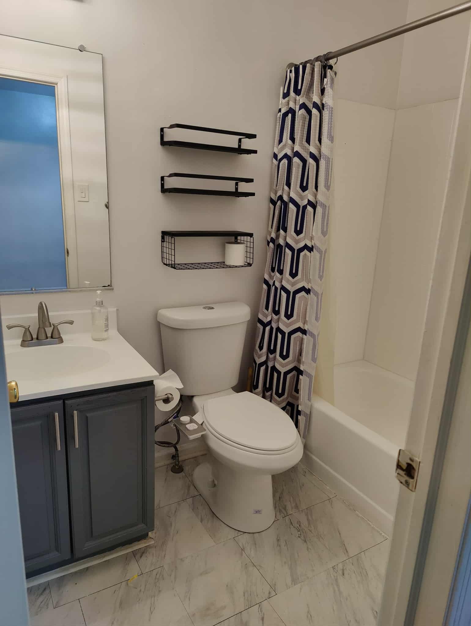 Full bathroom (3rd floor) - 11573 Overleigh Dr