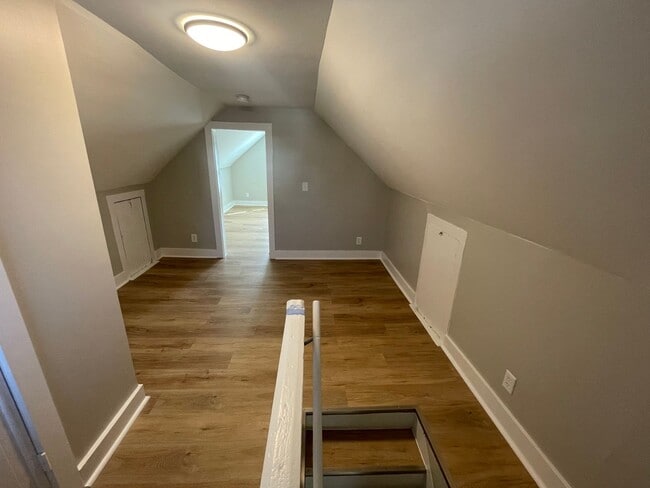 Building Photo - Beautiful 2 Bed house
