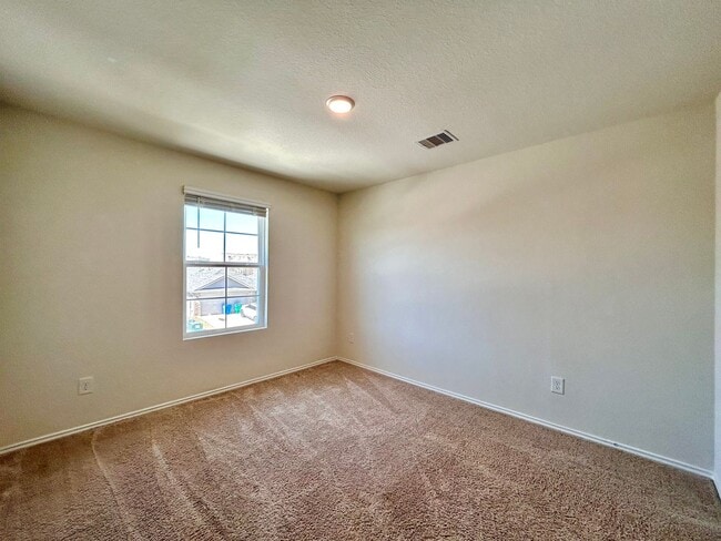 Building Photo - 221 Granary Dr